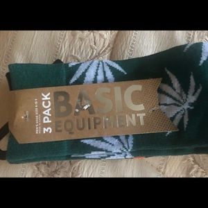 NWT basic equipment 3 pack men’s socks. Fits show sizes 6-12.5.